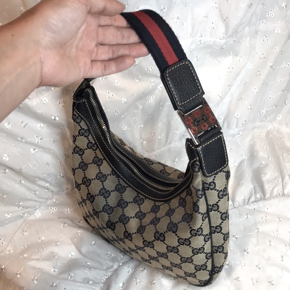 ⭐️ Rare Authentic Vintage Gucci Mini Croissant Shoulder Bag - Picture 9 of 14